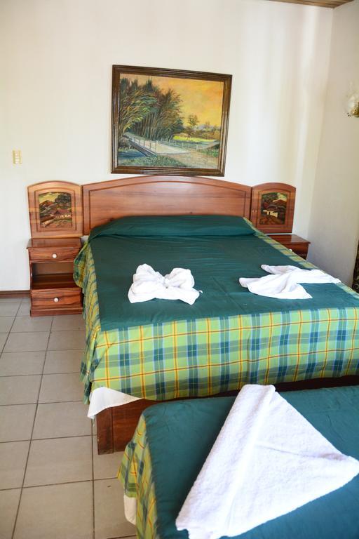 Hotel Sherwood Tela Quarto foto